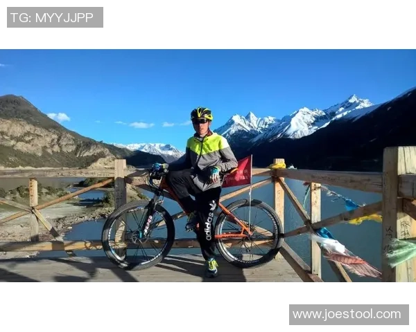 足球巨星化身骑行达人展示运动魅力踏上另类征程