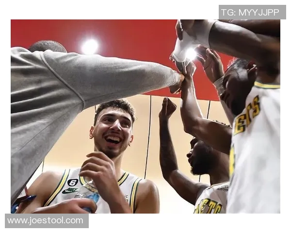 足球巨星为何钟爱篮球服装盘点球星跨界时尚背后的原因解析