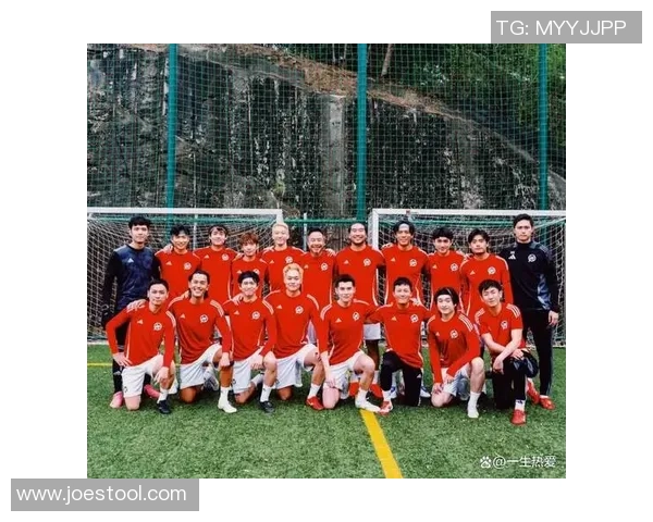 香港足球明星开设足球学校 吸引年轻学员培养未来球星